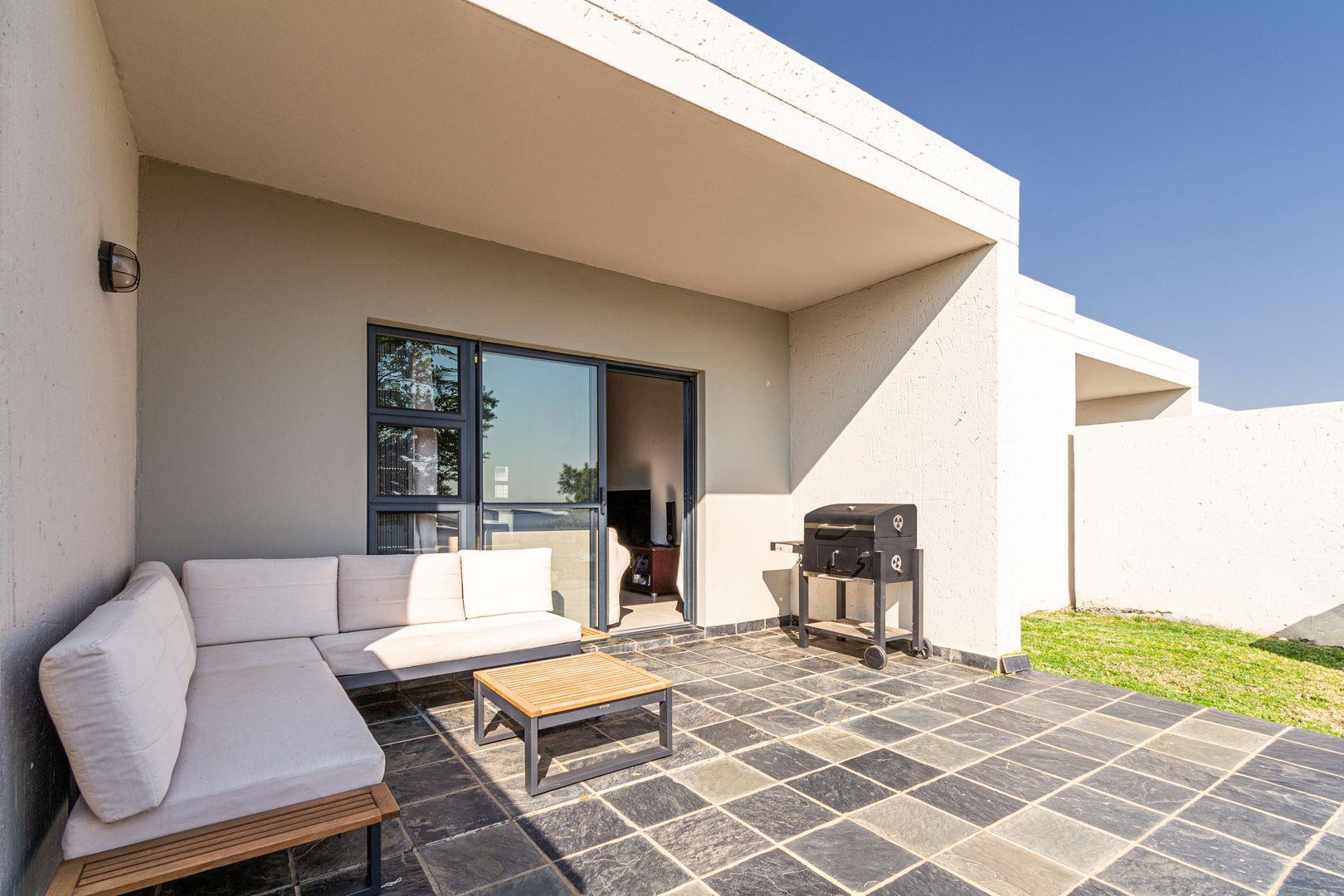 Elegant 3-Bedroom Townhouse in Quiet Neighborhood